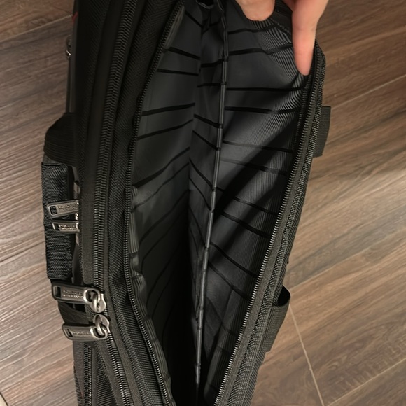 Kenneth Cole Reaction Laptop Case Black/Grey (fits up to 17.3” laptop screen) - Picture 3 of 8